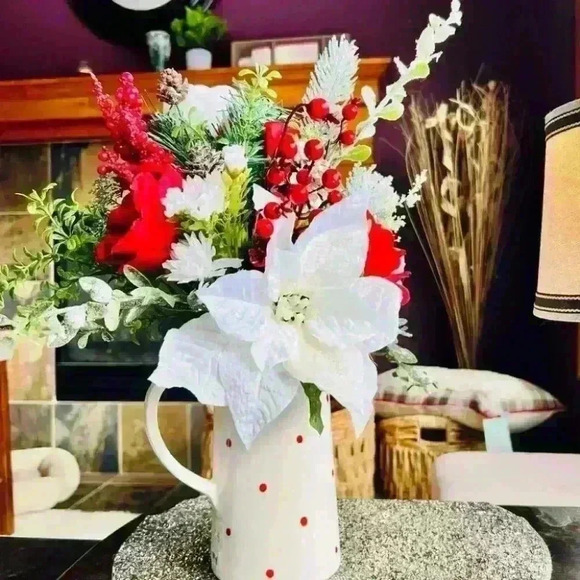 🎄NEW Holiday Arrangement - Beautiful Faux Floral Pitcher Centerpiece - Picture 15 of 17
